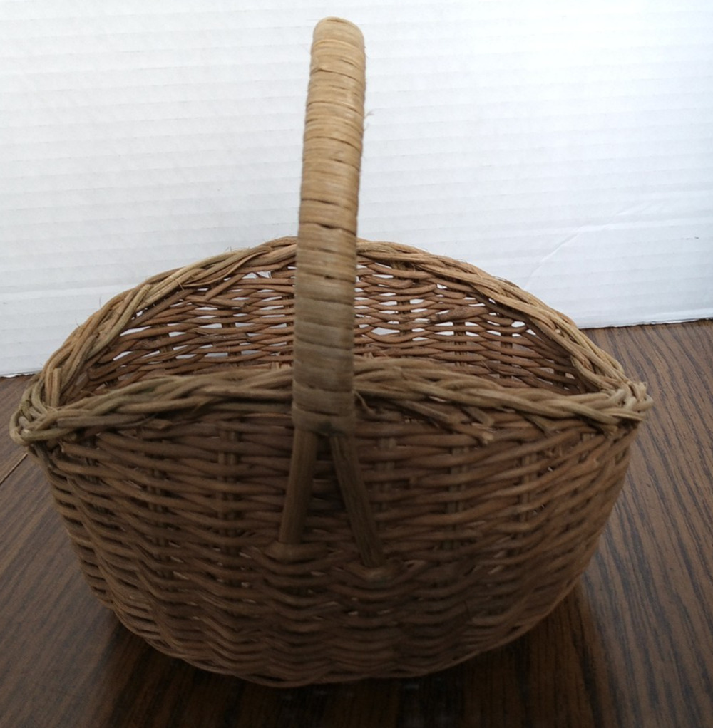 6 3/4 inch Oval Wicker Basket With Handle